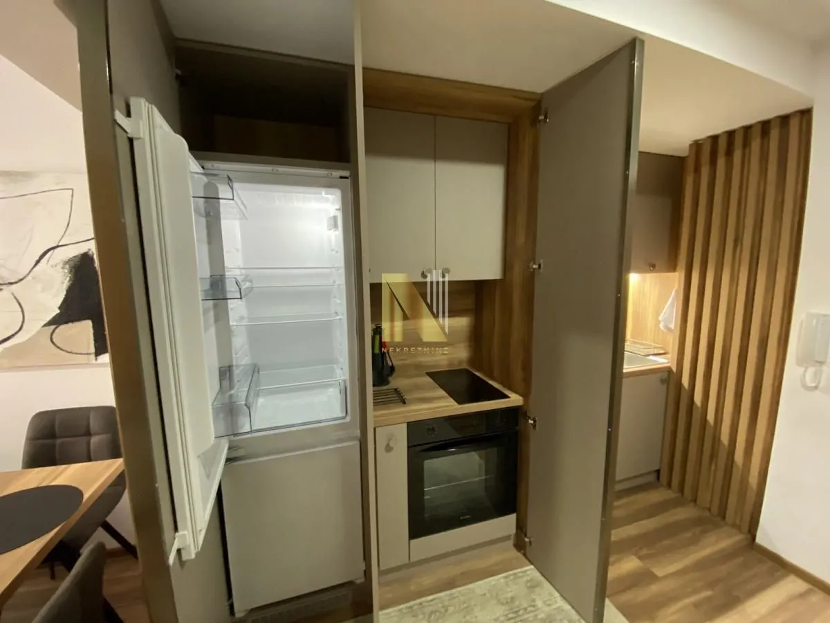 Izdavanje, dvosoban stan, 50m², Centar, Novi Sad
