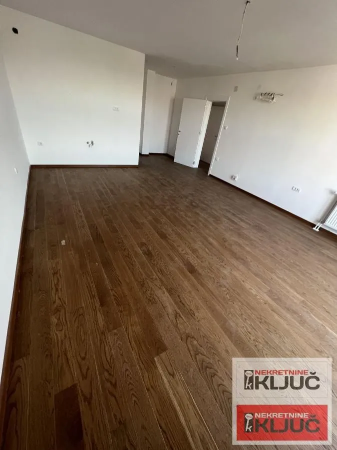 Prodaja, stan, 207m², Telep, Novi Sad Sve Podlokacije