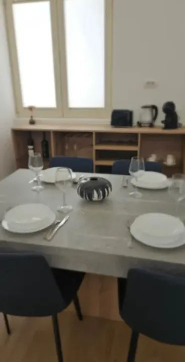 Izdavanje, jednosoban stan, 60m², Centar, Cetinje