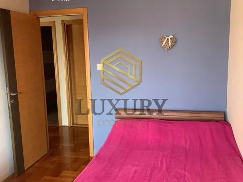 Izdavanje, trosoban stan, 103m², Pobrežje, Podgorica - image 1