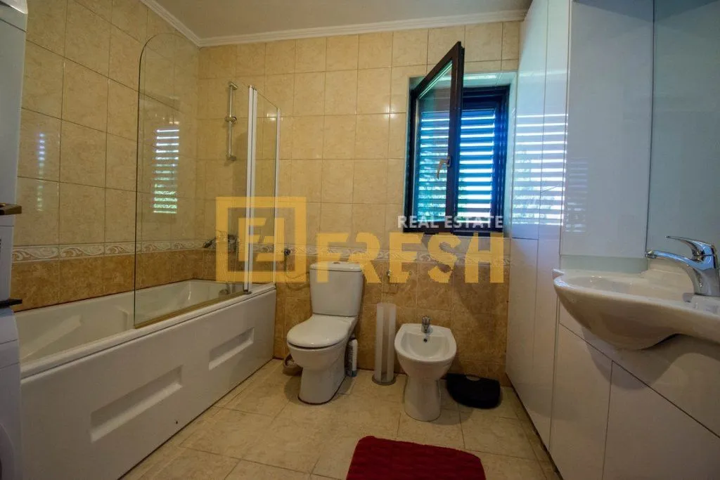 Prodaja, kuća, 250m², Tološi, Podgorica