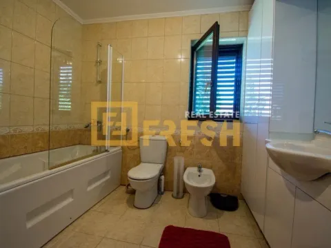 Sale, house, 250m², Tološi, Podgorica - image 20