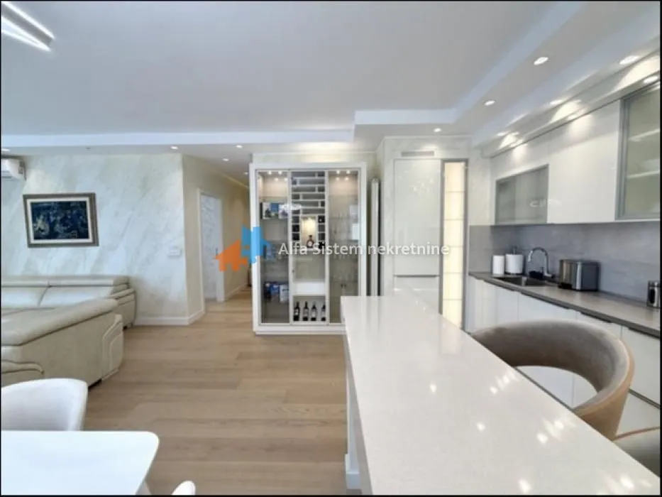 Rent, four bedroom apartment, 122m², Savski Venac, Beograd