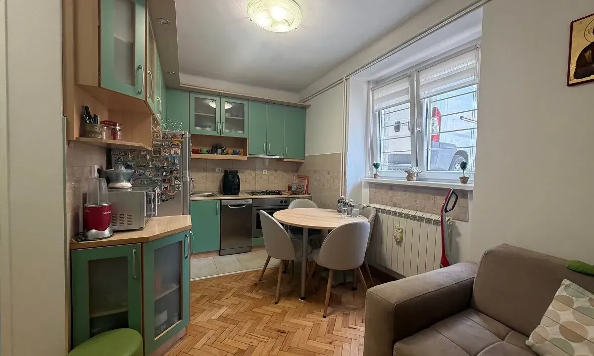 Sale, two bedroom apartment, 34m², Kalenić Pijaca, Vračar Sve Podlokacije