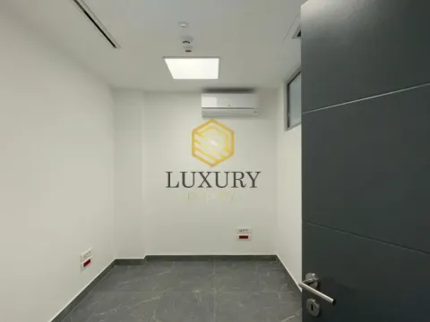 Izdavanje, poslovni prostor, 77m², Centar, Podgorica - image 4