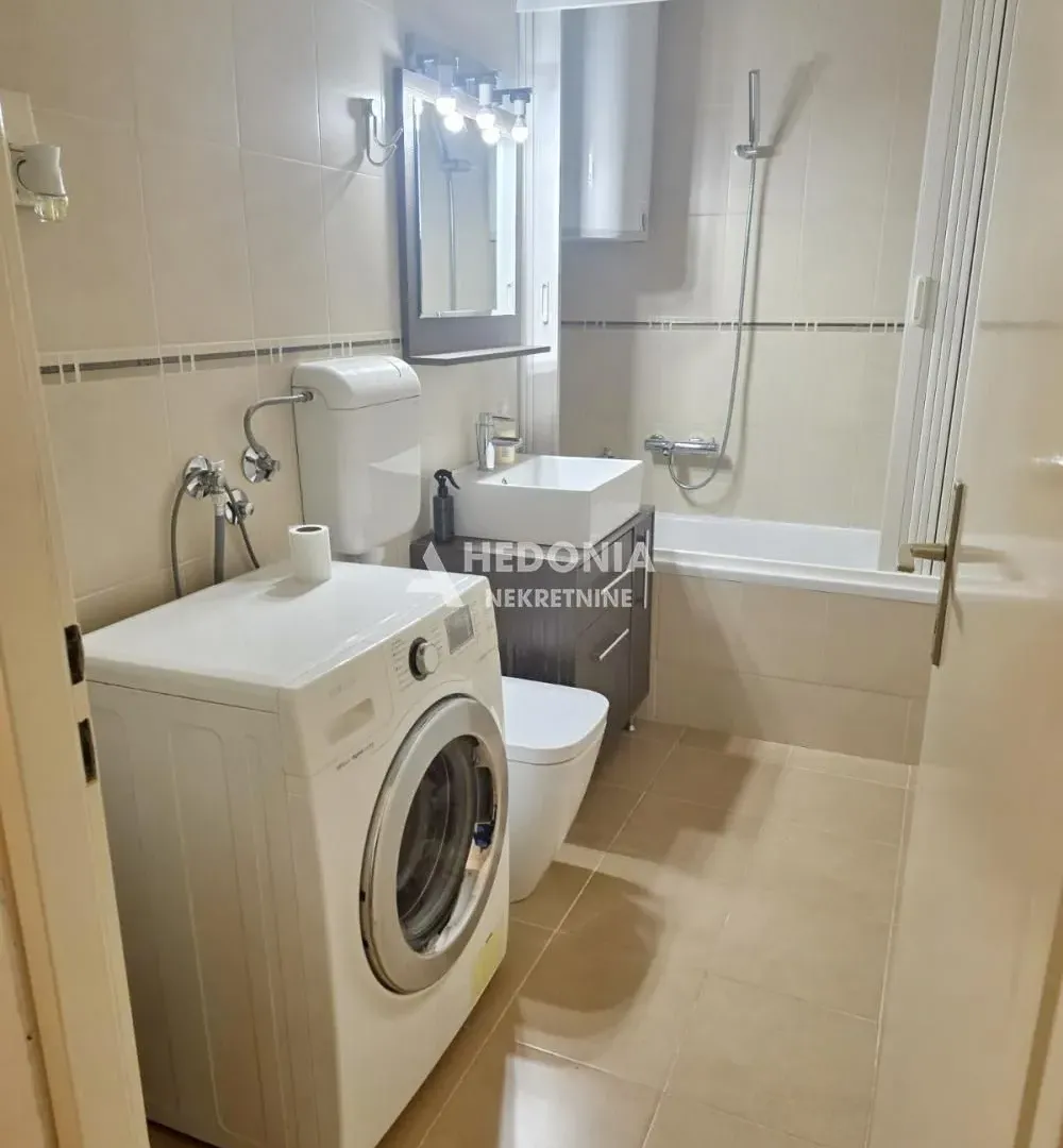 Prodaja, dvosoban stan, 70m², Čukarička Padina, Beograd