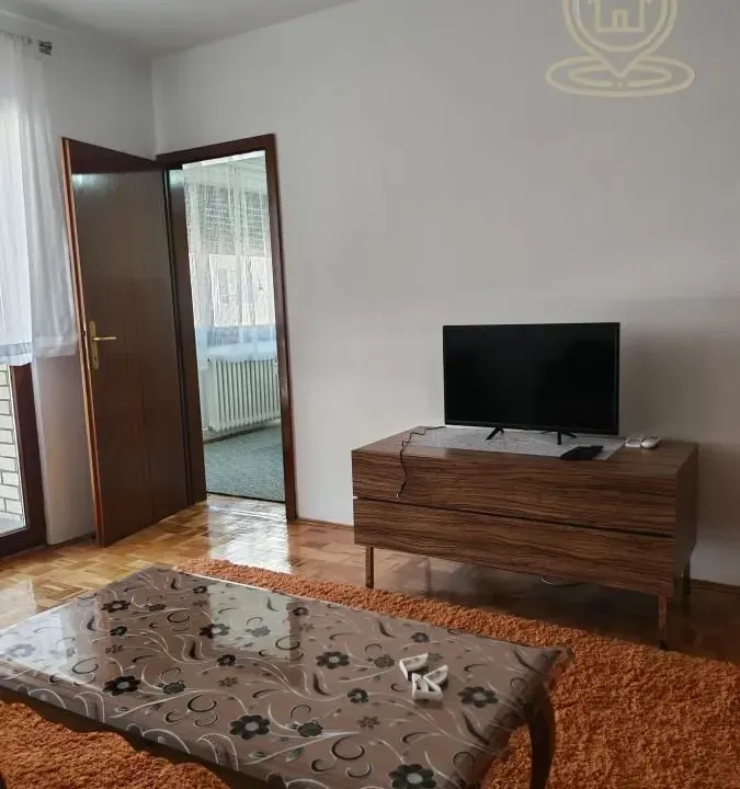 Izdavanje, trosoban stan, 72m², Centar, Kragujevac