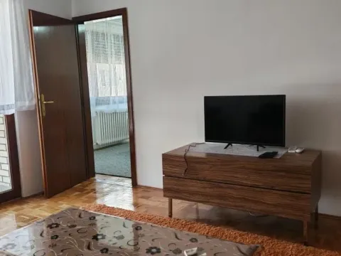 Izdavanje, trosoban stan, 72m², Centar, Kragujevac - image 1