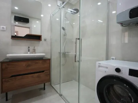 Izdavanje, poslovni prostor, 95m², Pod Goricom, Podgorica - image 11