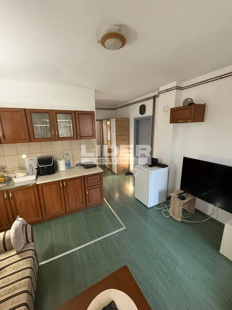 Izdavanje, kuća, 190m², Ledine, Beograd