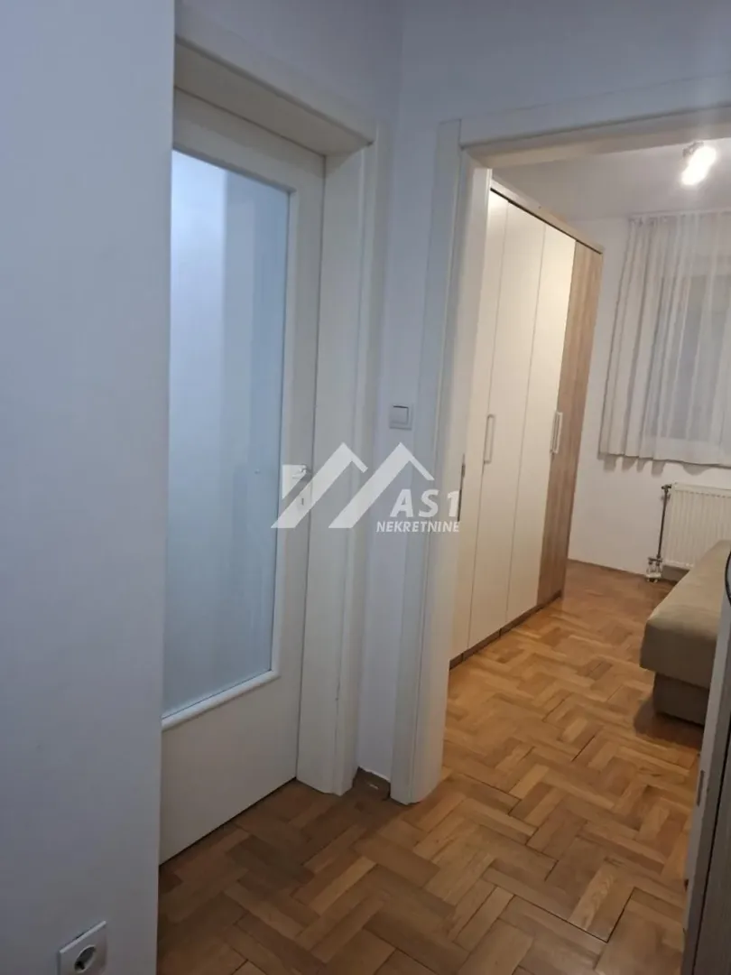 Izdavanje, jednosoban stan, 35m², Adamovićevo Naselje, Novi Sad Sve Podlokacije