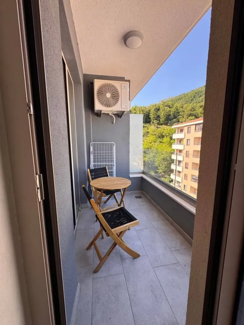 Rent, one bedroom apartment, 62m², Bečići, Budva