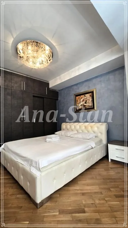 Izdavanje, trosoban stan, 89m², Savski Venac, Beograd