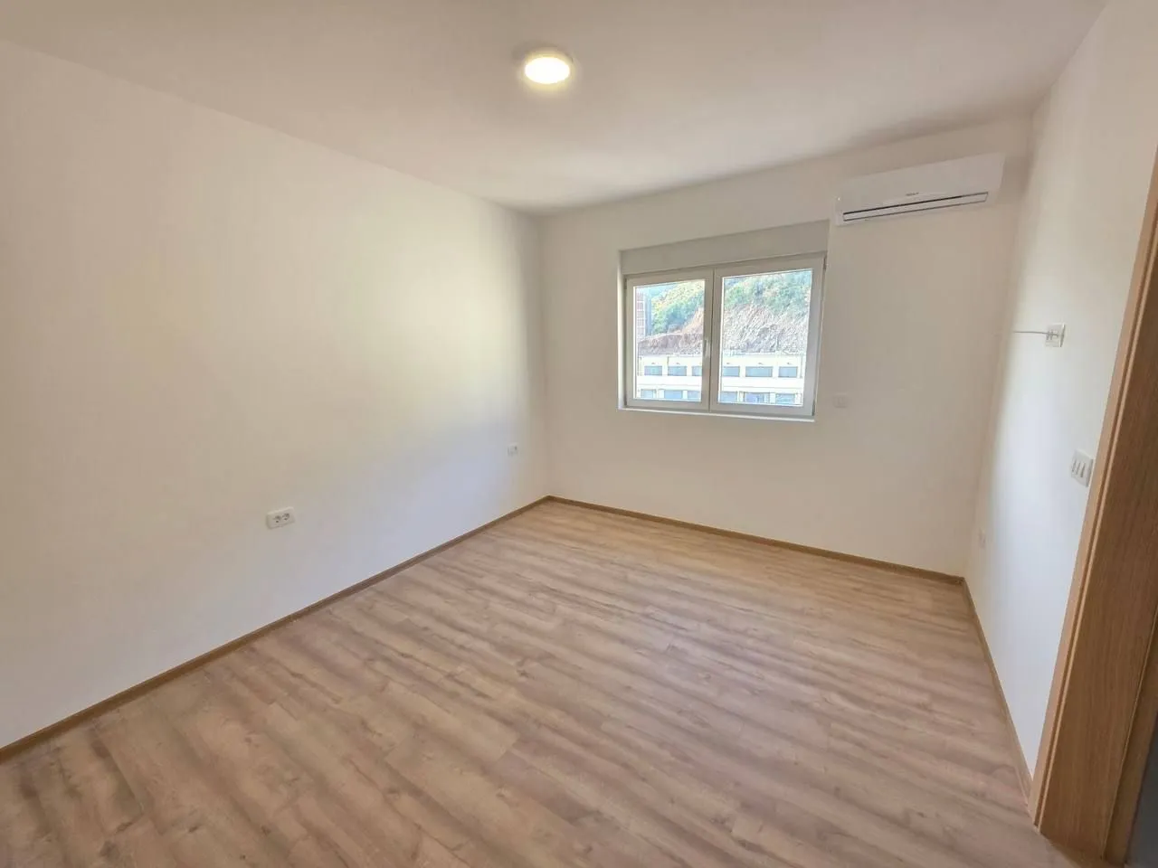 Prodaja, dvosoban stan, 64m², Dubovica, Budva