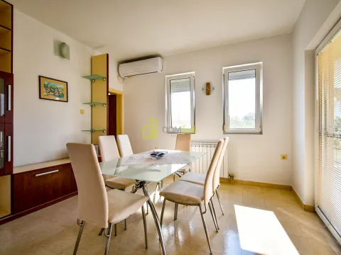 Izdavanje, kuća, 185m², Tološi, Podgorica - image 3