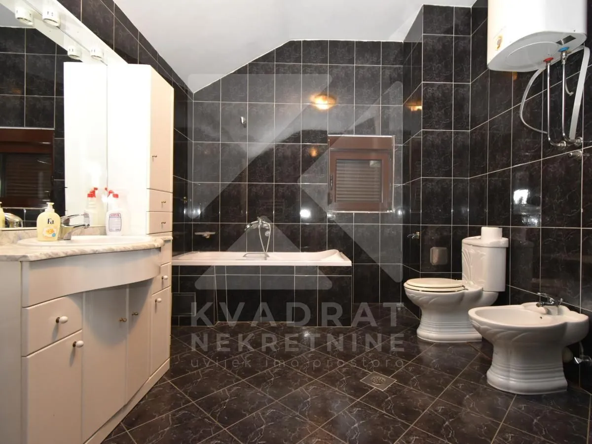 Rent, house, 300m², Gorica C, Podgorica