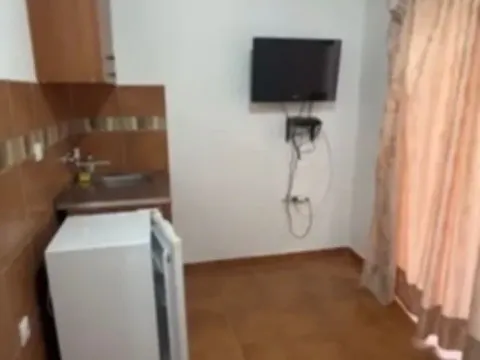 Izdavanje, garsonjera, 25m², Budva, Crna Gora