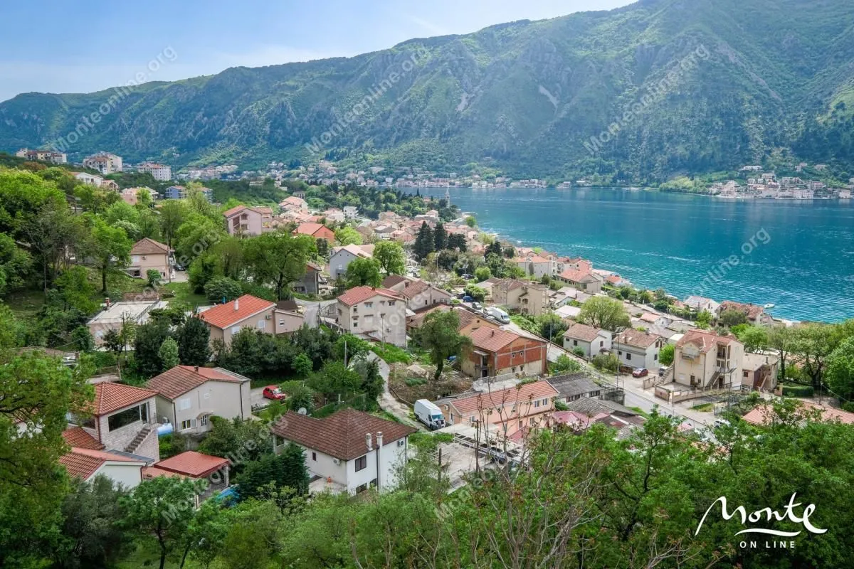 Prodaja, trosoban stan, 103m², Dobrota, Kotor