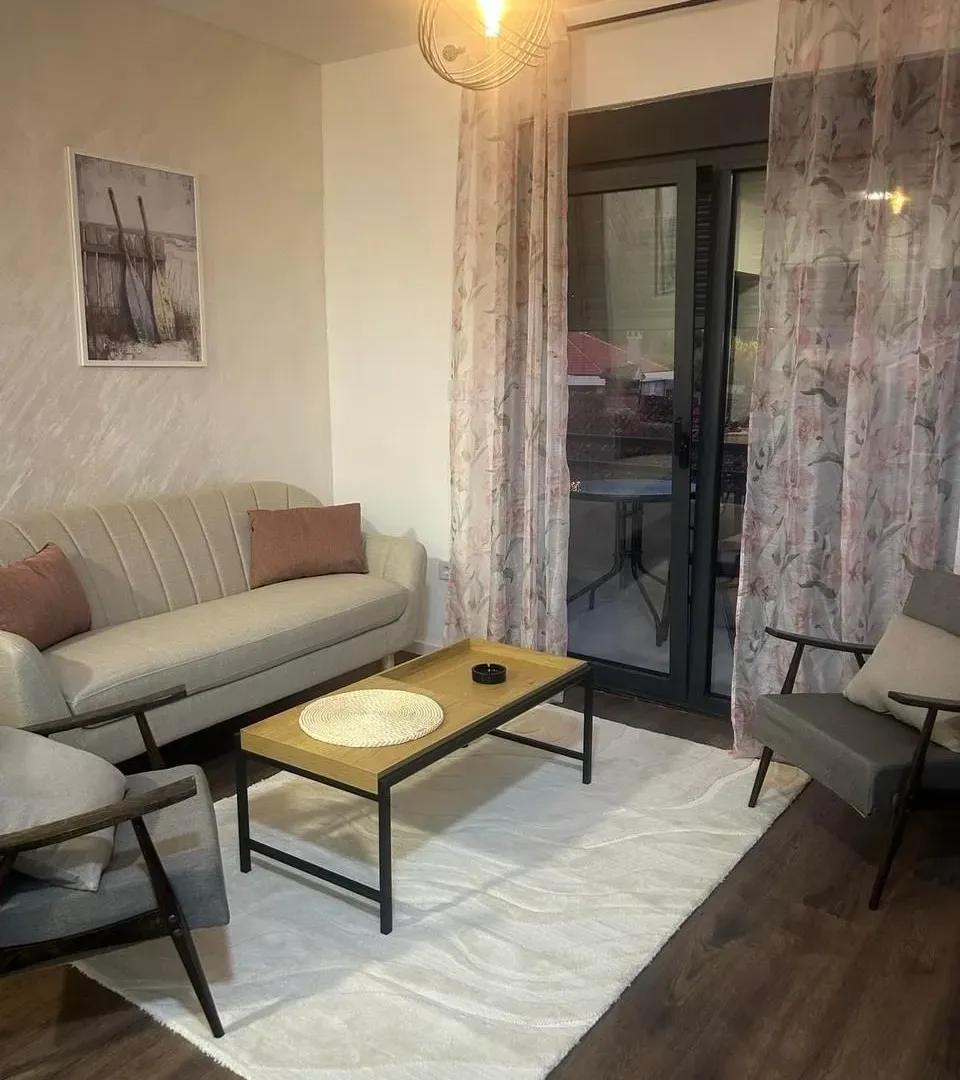 Izdavanje, dvosoban stan, 71m², Mažina, Tivat