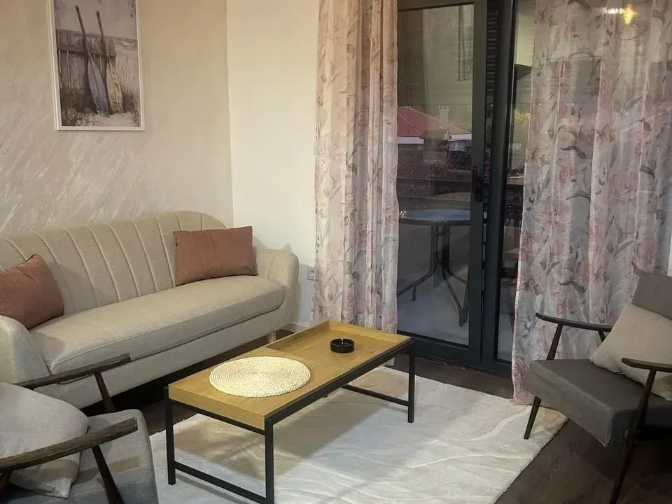 Izdavanje, dvosoban stan, 71m², Mažina, Tivat