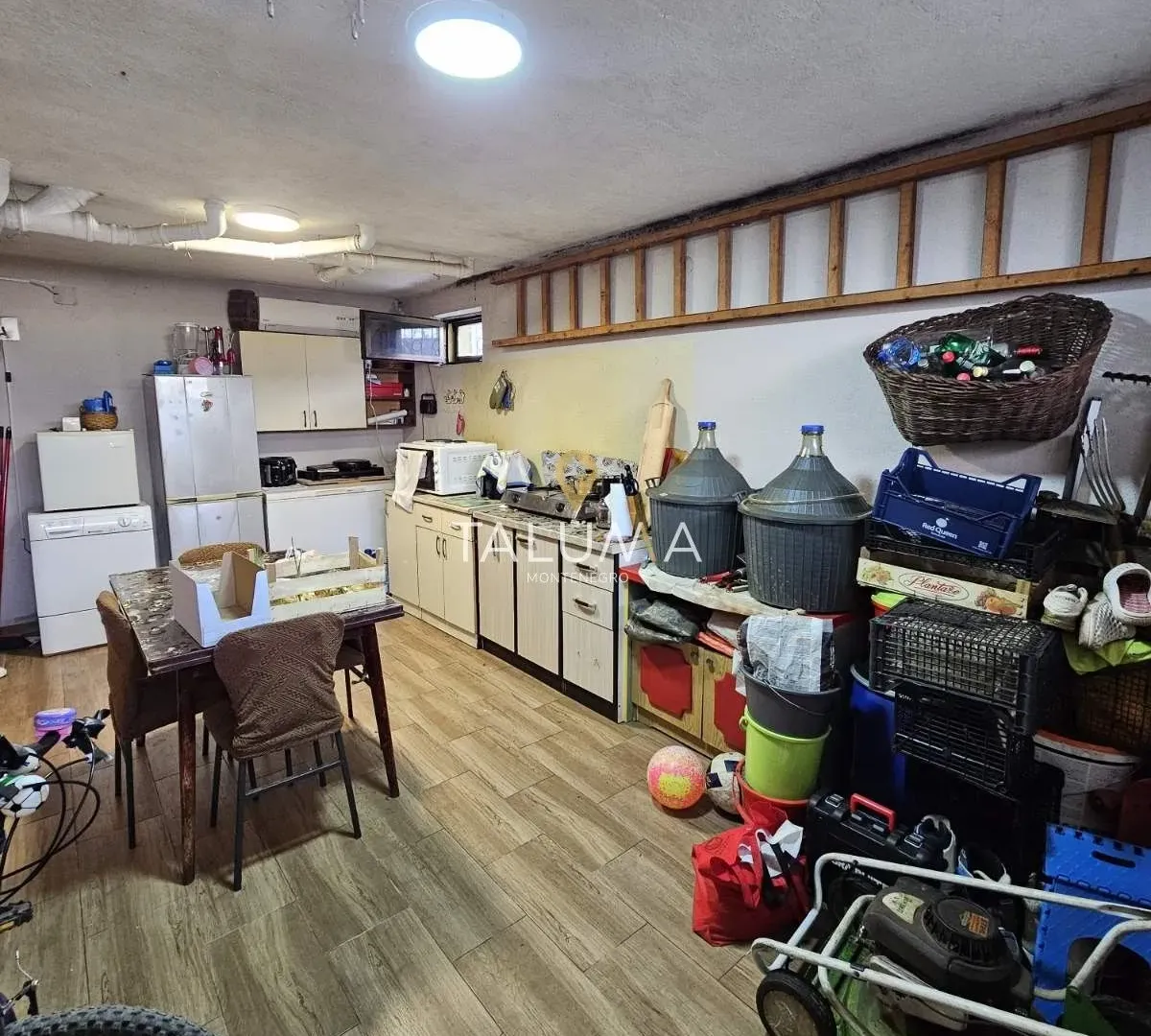 Sale, house, 160m², Zabjelo, Podgorica