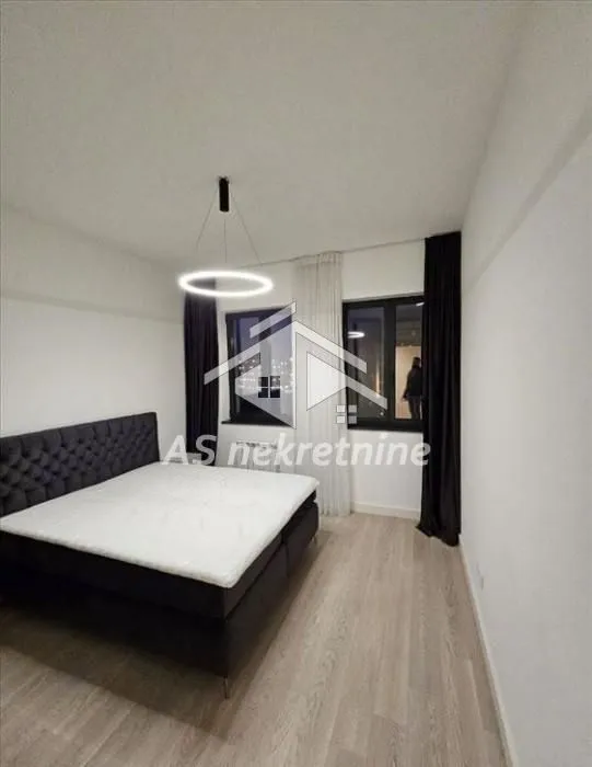 Izdavanje, četvorosoban stan, 111m², Savski Venac, Beograd