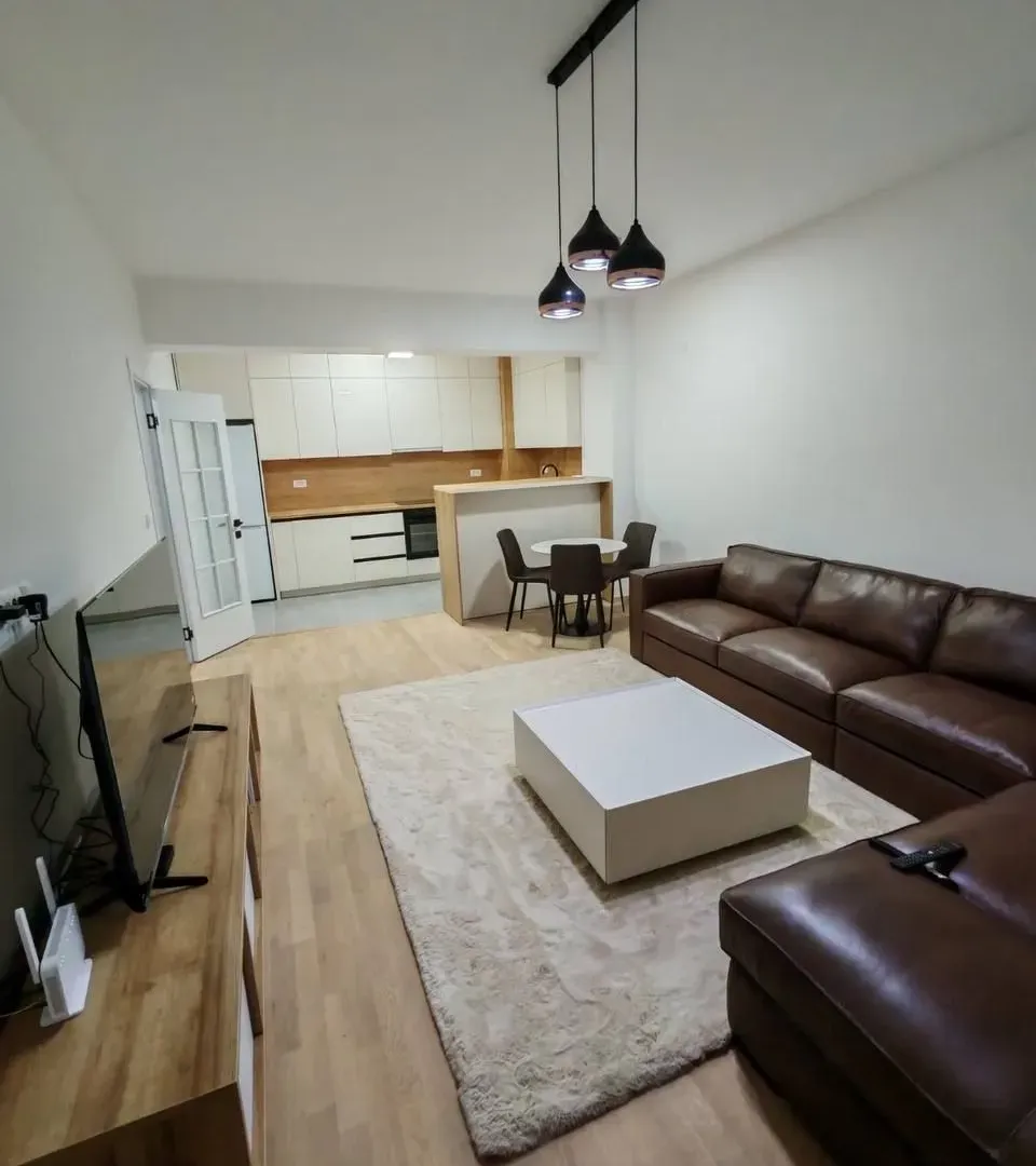Izdavanje, dvosoban stan, 80m², Centar, Podgorica