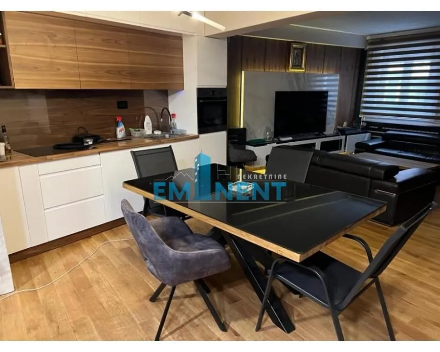 Izdavanje, četvorosoban stan, 120m², Južni Bulevar, Vračar Sve Podlokacije