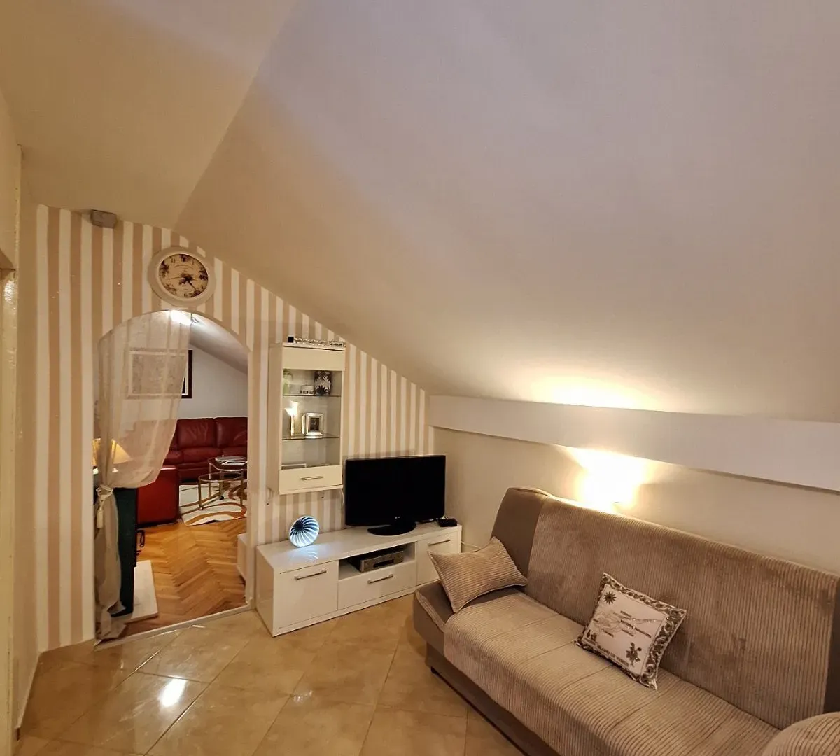 Izdavanje, jednosoban stan, 60m², Donja Gorica, Podgorica