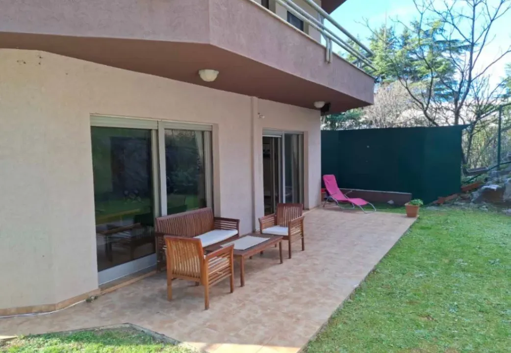 Izdavanje, trosoban stan, 137m², Centar, Podgorica