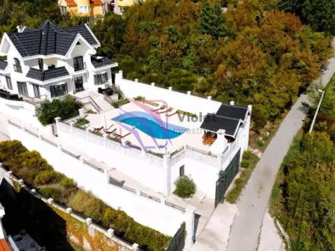 Izdavanje, kuća, 450m², Markovići, Budva - image 1