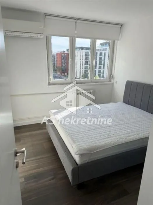 Rent, four bedroom apartment, 80m², Savski Venac, Beograd