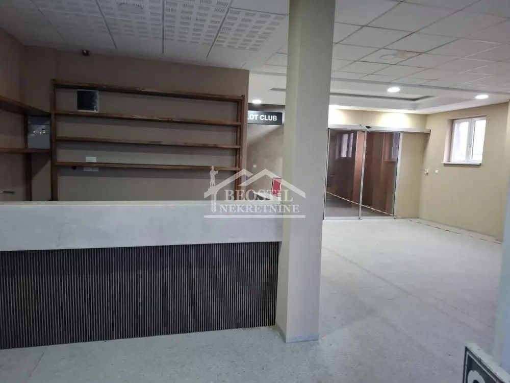 Izdavanje, poslovni prostor, 400m², Ledine, Beograd