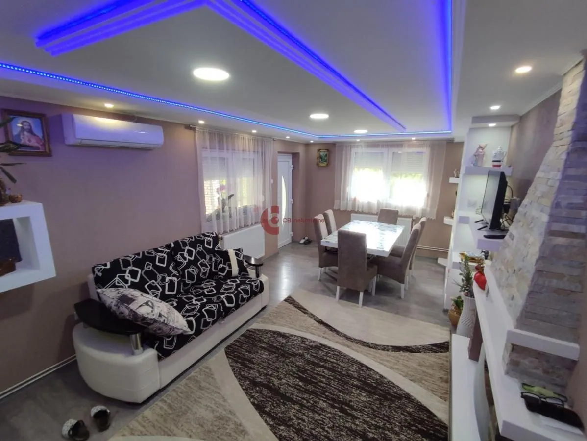 Prodaja, kuća, 313m², Peščara, Subotica