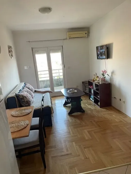 Izdavanje, jednosoban stan, 35m², Stari Aerodrom, Podgorica