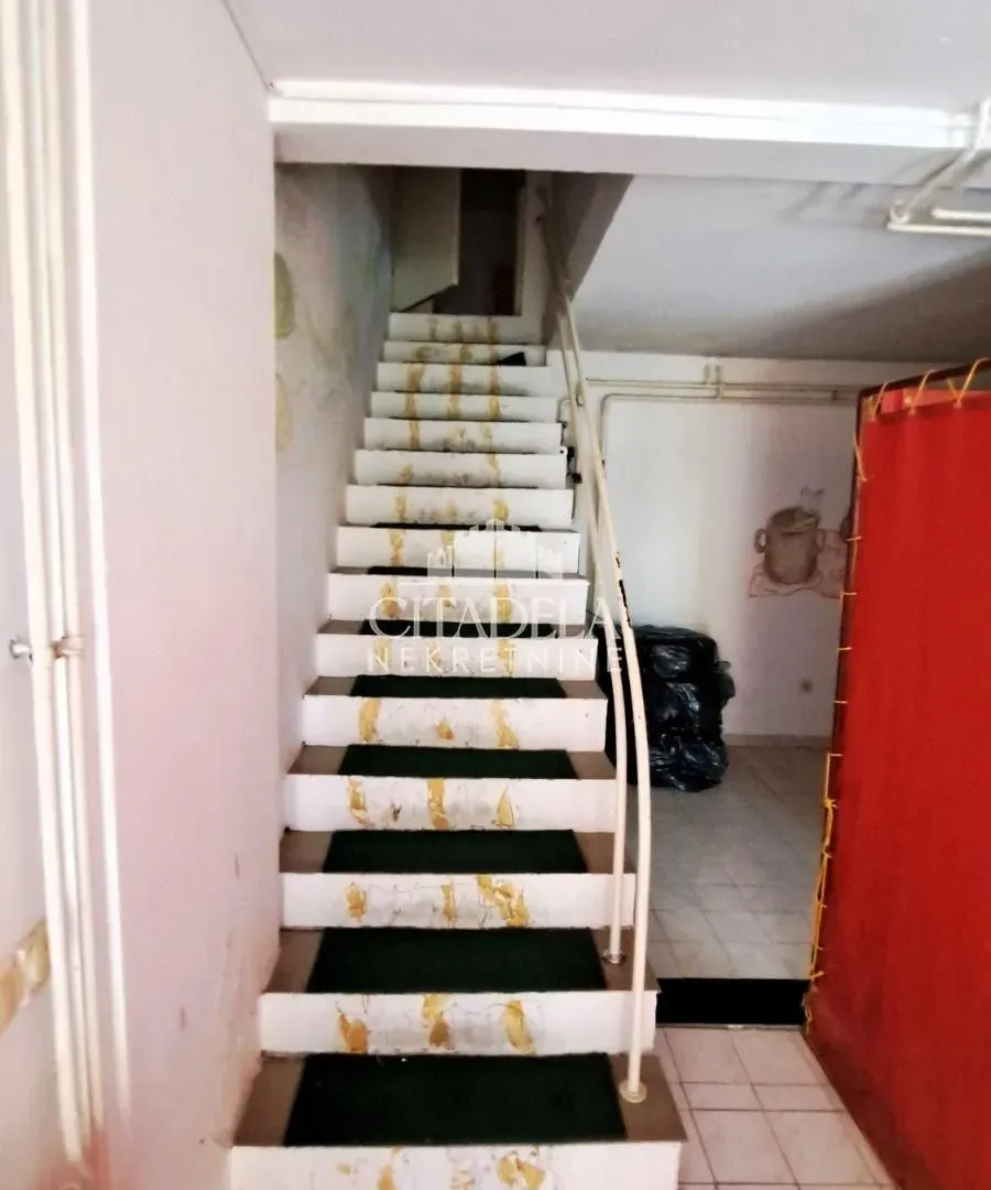 Izdavanje, kuća, 200m², Čukarica, Beograd