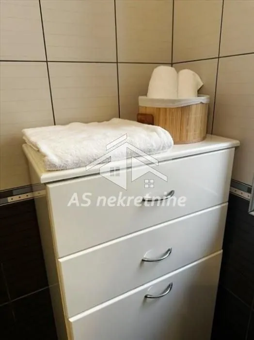 Izdavanje, stan, 40m², Kosančićev Venac, Beograd