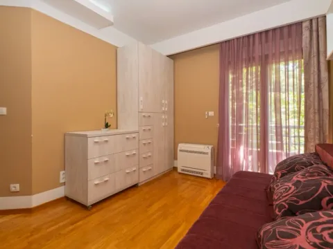 Prodaja, trosoban stan, 137m², Centar, Podgorica - image 2