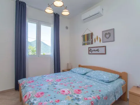 Prodaja, dvosoban stan, 65m², Dobrota, Kotor - image 2