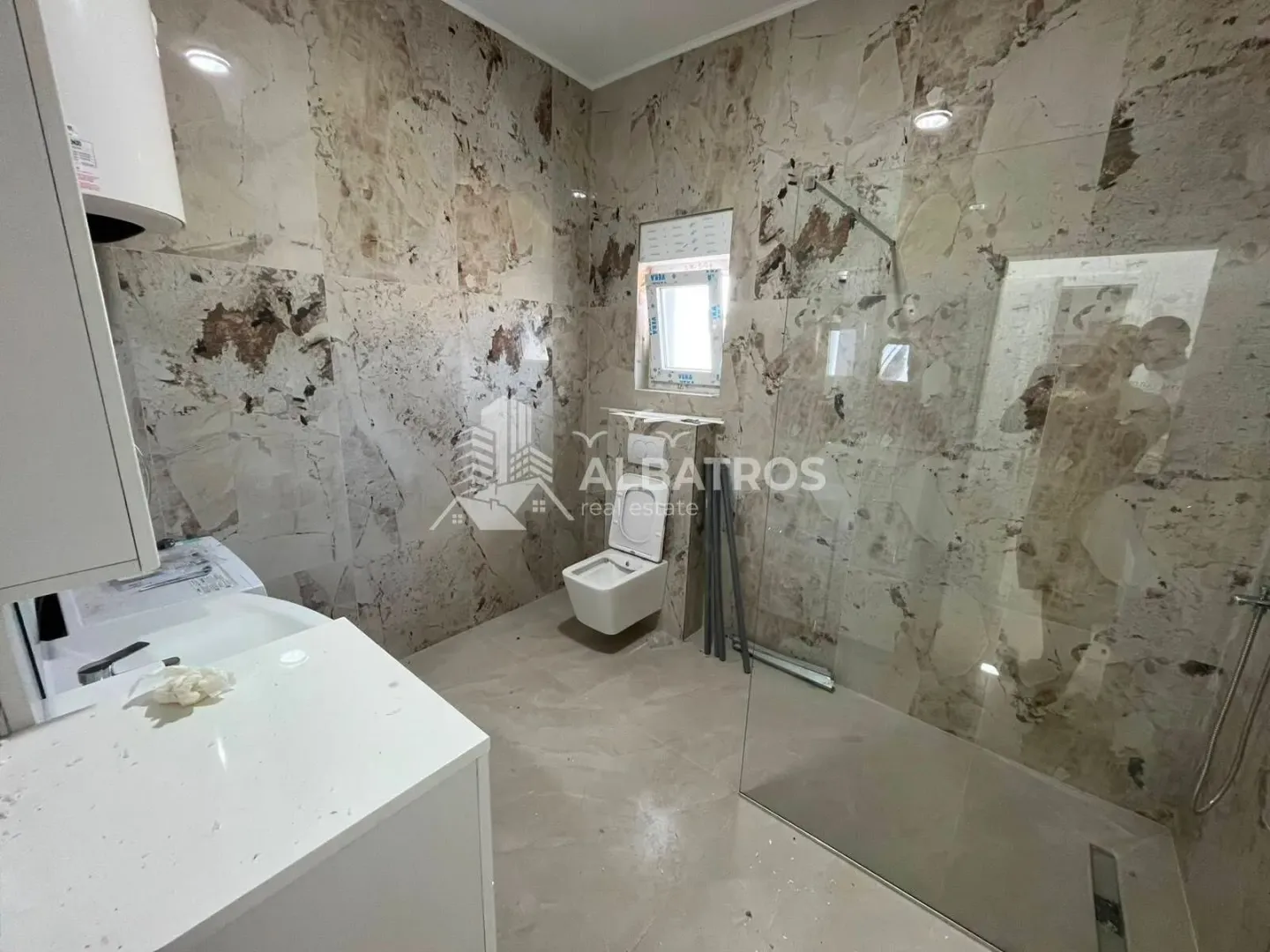 Rent, office space, 104m², Polje, Bar