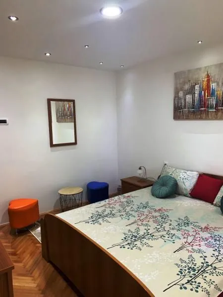 Izdavanje, trosoban stan, 60m², Centar, Niš