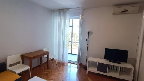 Rent, two bedroom apartment, 40m², Palilula Sve Podlokacije, Beograd - image 5
