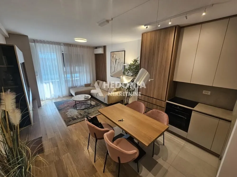 Prodaja, dvosoban stan, 50m², Novi Beograd Blok 65, Novi Beograd Sve Podlokacije
