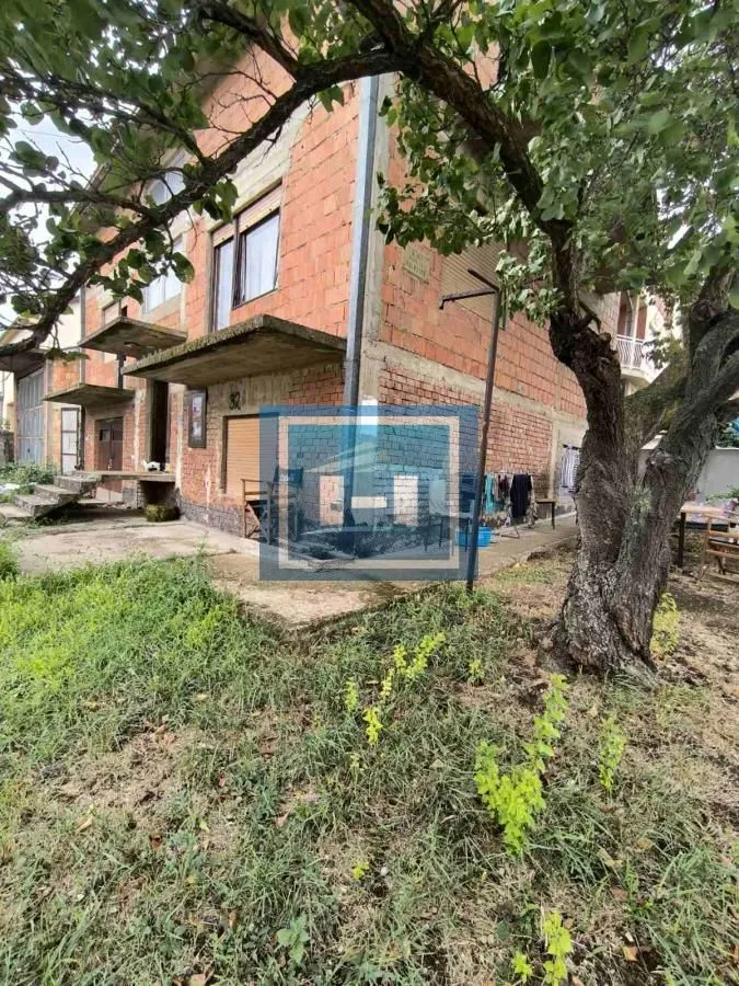 Sale, house, 350m², Ćuprija, Srbija