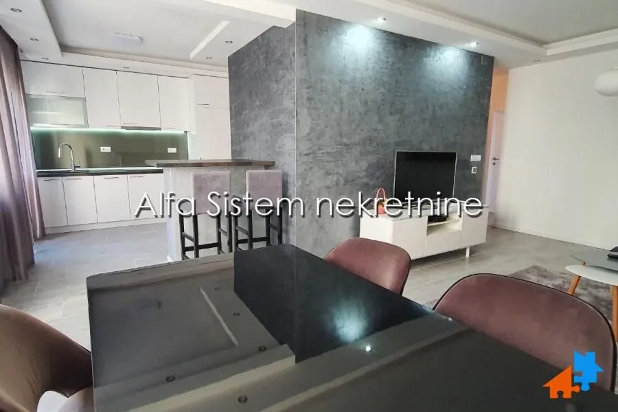 Izdavanje, trosoban stan, 81m², Čubura, Beograd