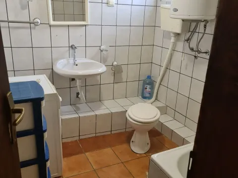 Rent, studio apartment, 40m², Tološi, Podgorica - image 10