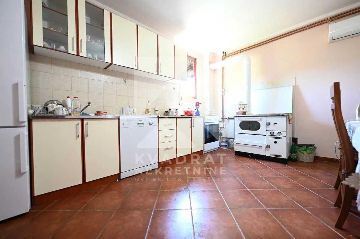 Prodaja, kuća, 80m², Mareza, Podgorica