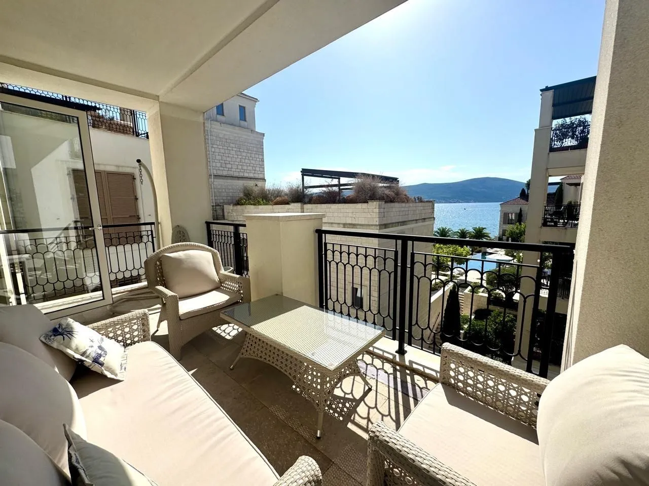 Prodaja, dvosoban stan, 115m², Centar, Tivat