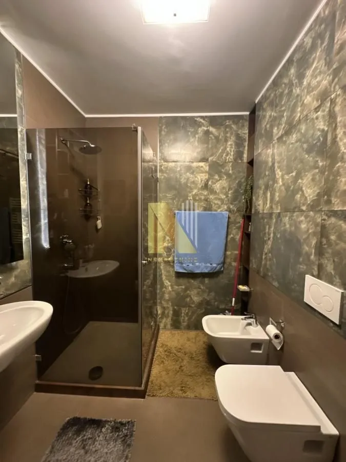 Prodaja, četvorosoban stan, 110m², Socijalno, Novi Sad Sve Podlokacije