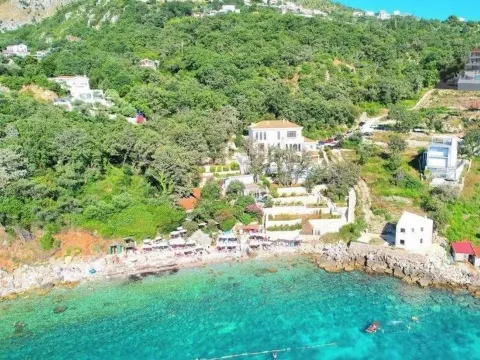 Zemljište in Reževići